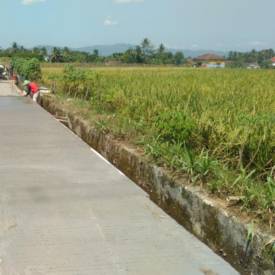 PEMBANGUNAN JALAN USAHA TANI BLOK 18