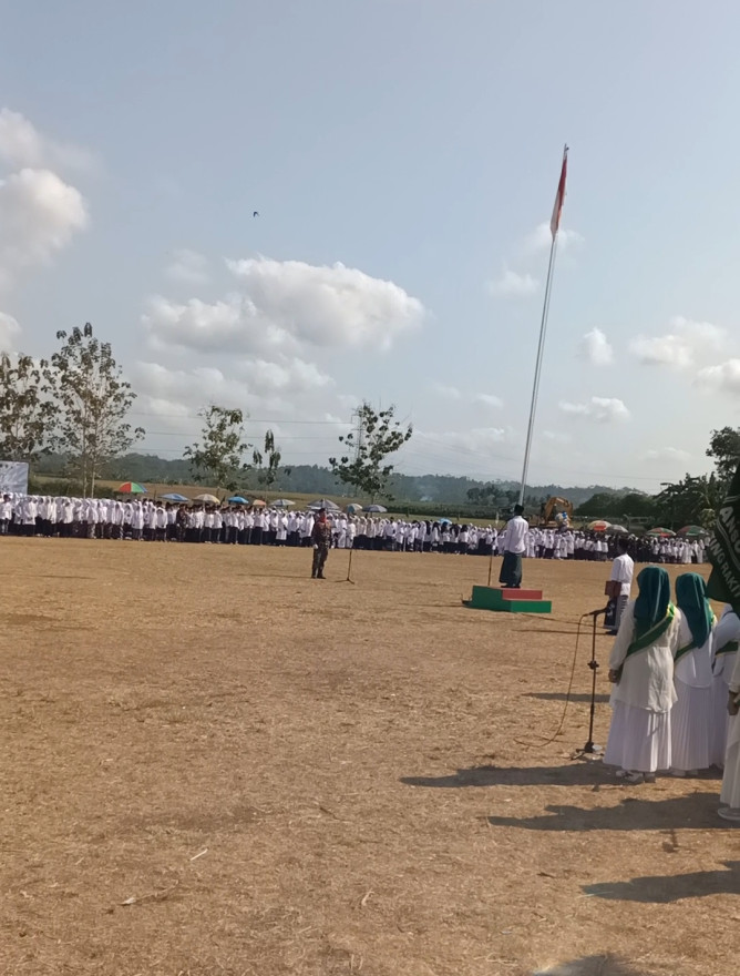 Apel Peringatan Hari Santri Nasional 2026 di Kecamatan Rakit Berlangsung Khidmat 